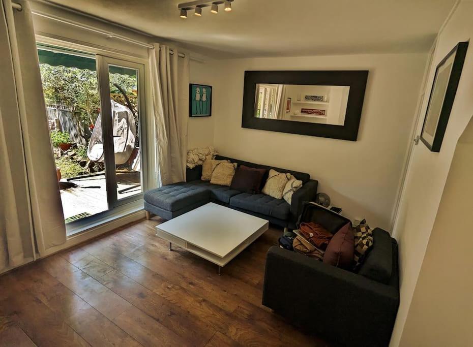 런던 Charming 2-Bed Garden Flat 아파트 외부 사진
