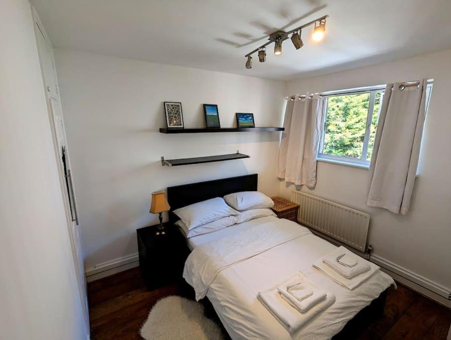 런던 Charming 2-Bed Garden Flat 아파트 외부 사진
