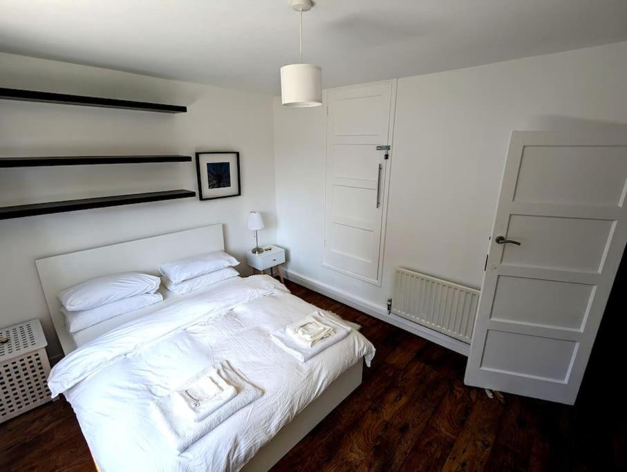 런던 Charming 2-Bed Garden Flat 아파트 외부 사진