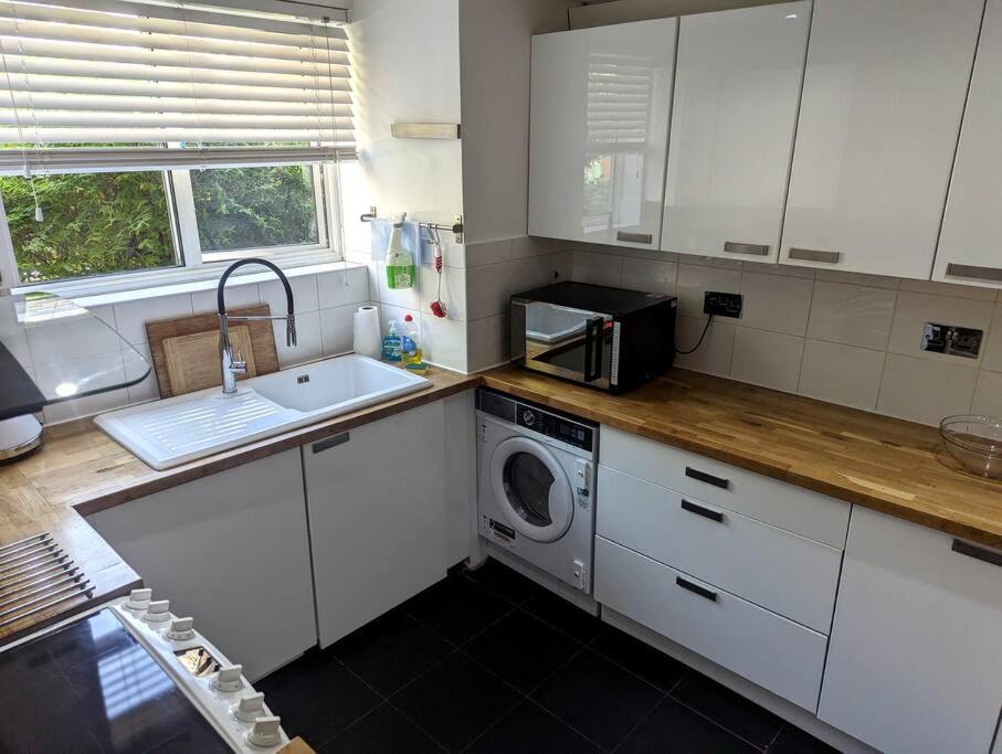 런던 Charming 2-Bed Garden Flat 아파트 외부 사진