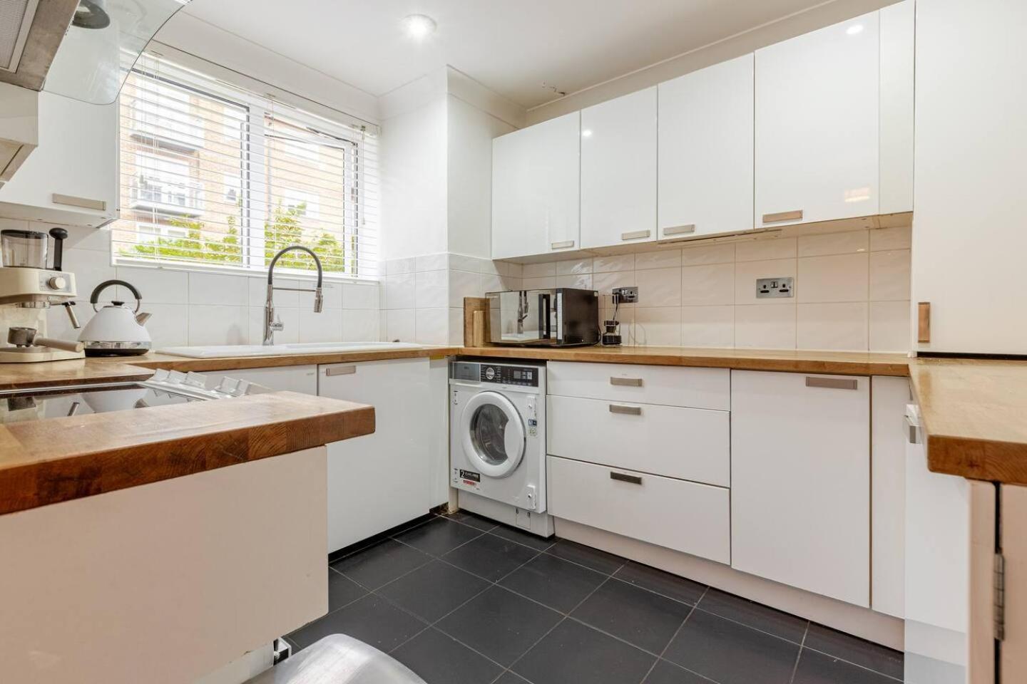런던 Charming 2-Bed Garden Flat 아파트 외부 사진