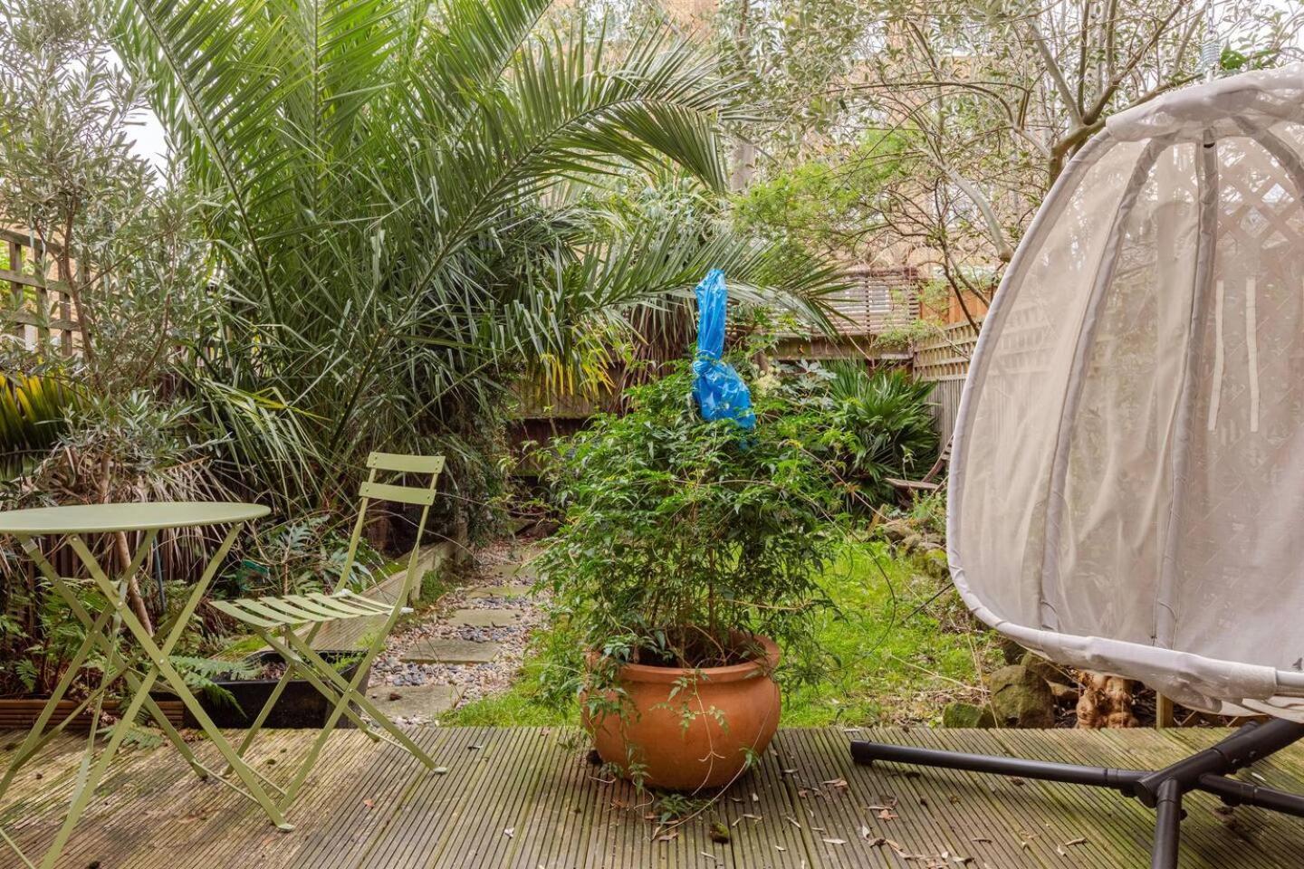 런던 Charming 2-Bed Garden Flat 아파트 외부 사진